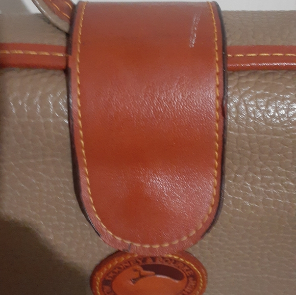 Tan Vintage Dooney and Burke Purse - Picture 6 of 9